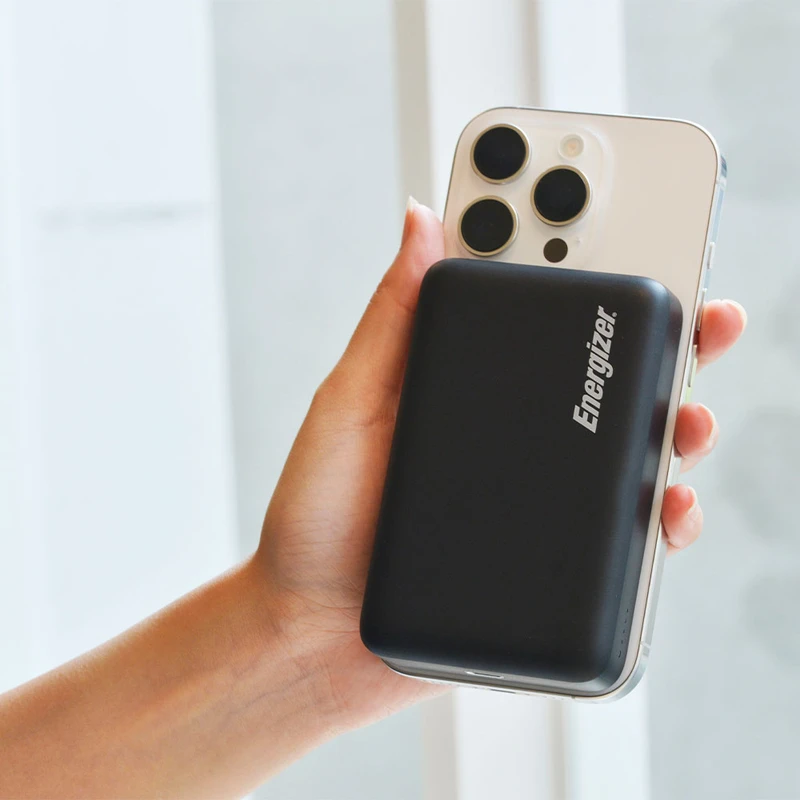 پاوربانک مگنتیک بی سیم 20 وات انرجایزر مدل QM10006PQ ظرفیت 10000 میلی آمپرساعت